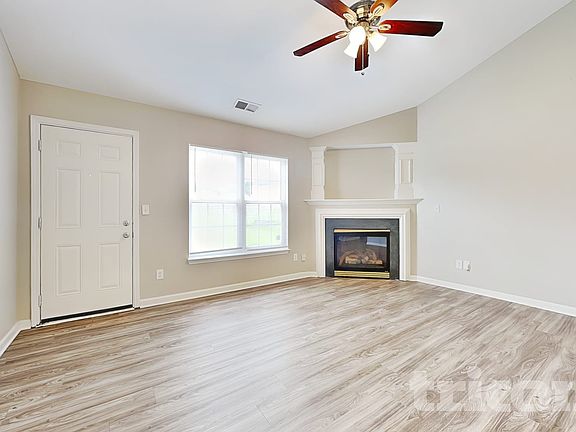 3rd image of 10207 Green Hedge Ave