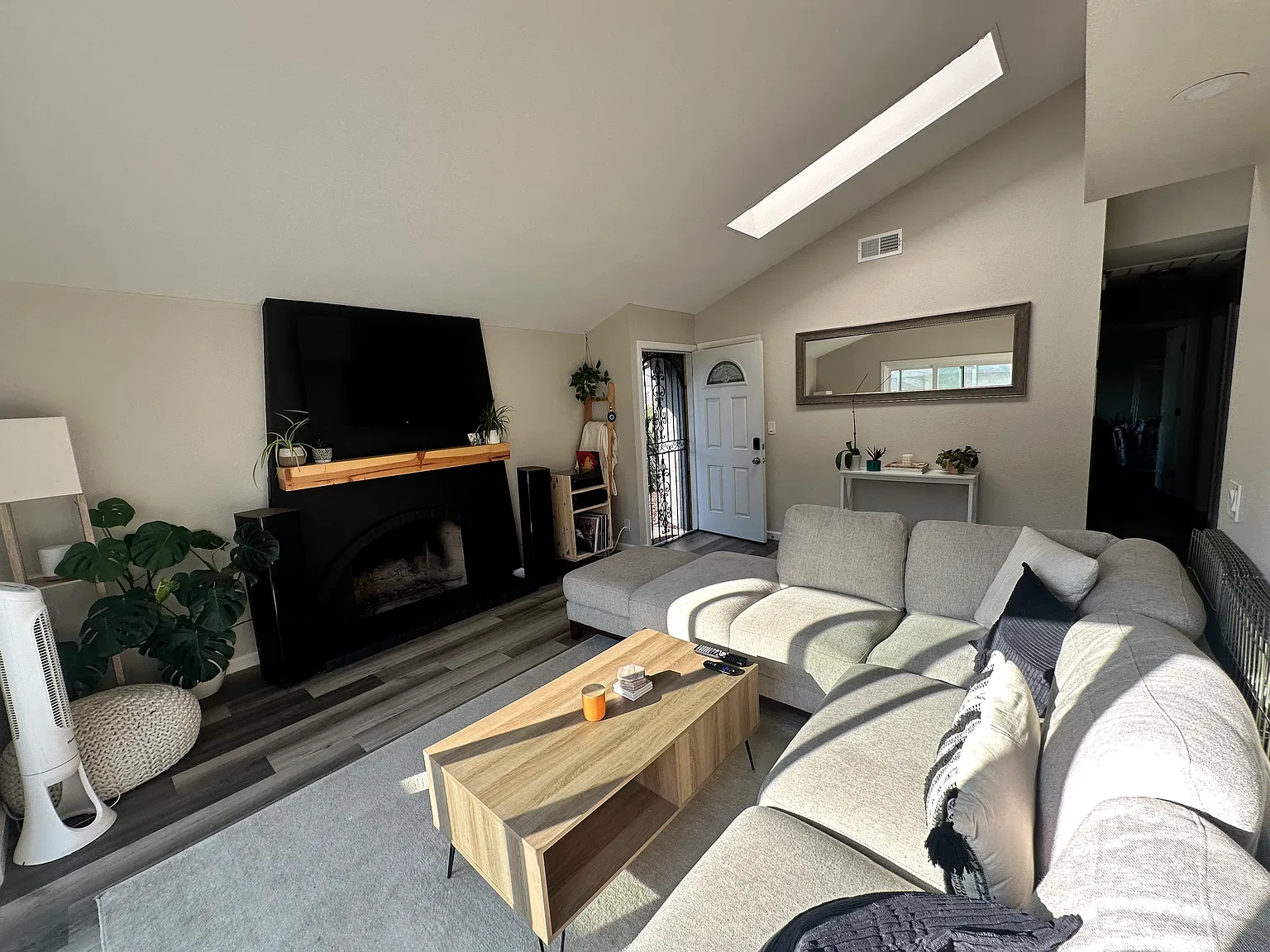 2 bed, 1017 sqft, $3,500 — Photo 2