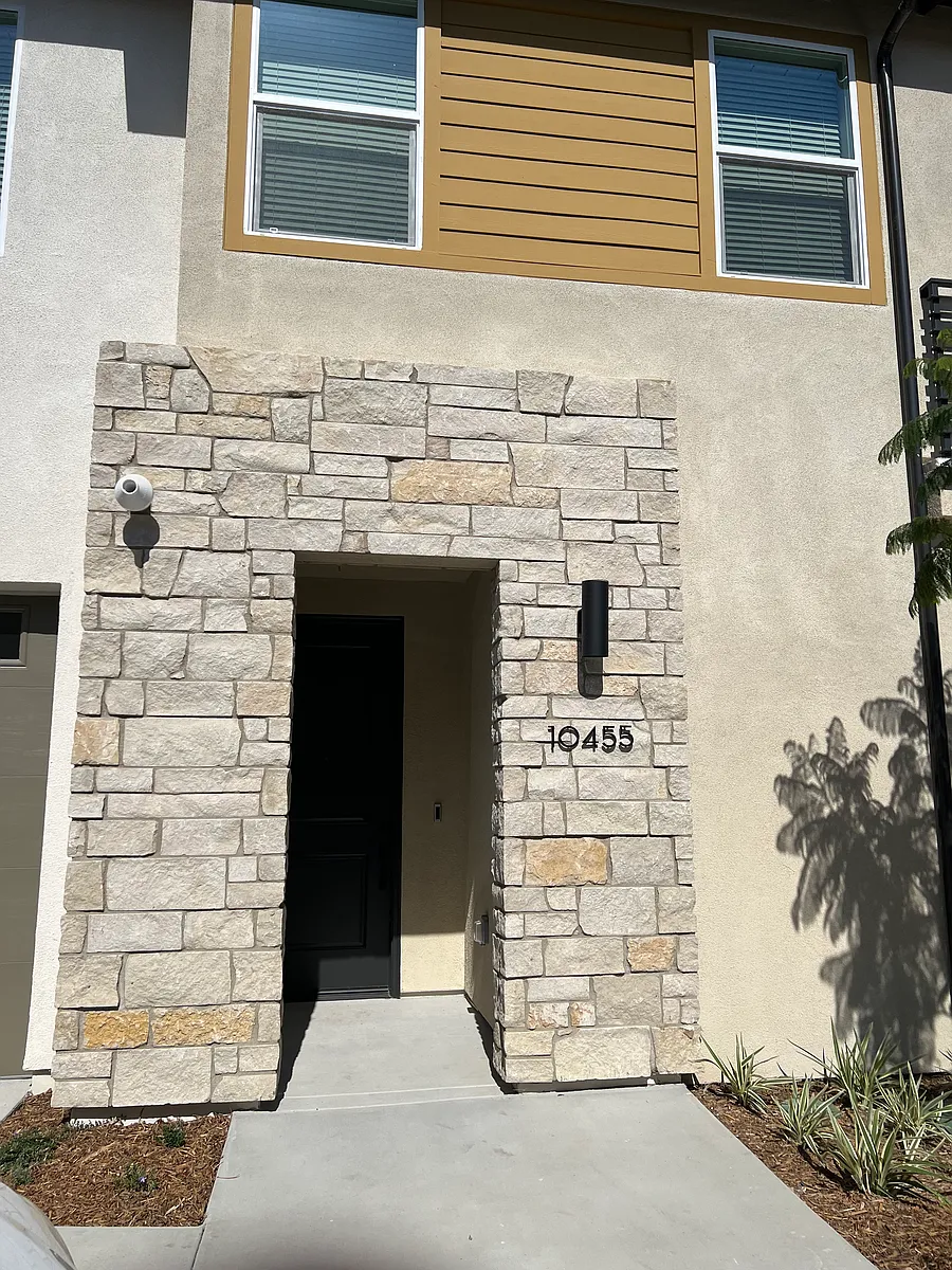 Photo 1 of 11 - 10455 Cogito Ct - San Diego, CA Primary Photo - 10455 Cogito Ct