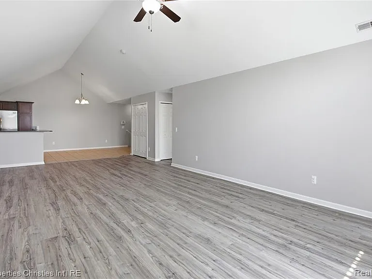 8413 Heywood Cir — Photo 14