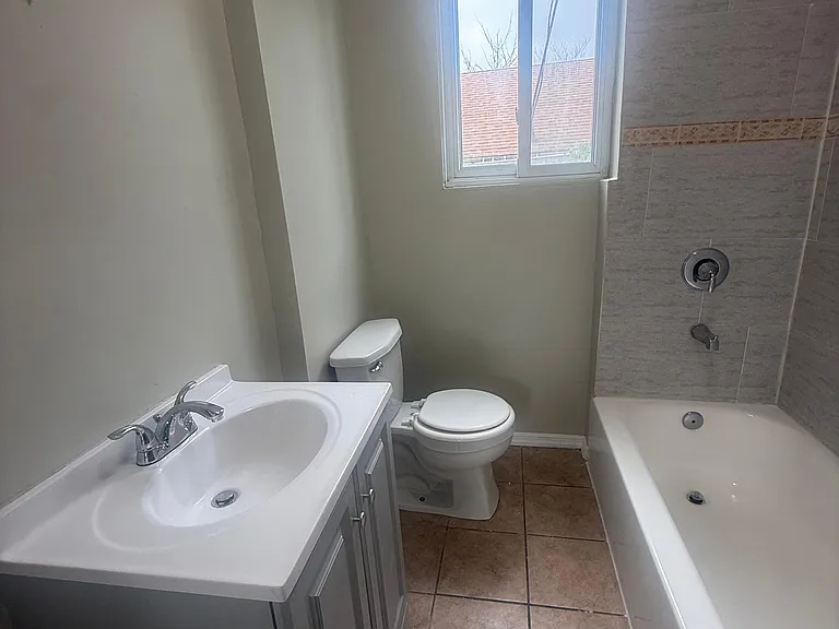 27-29 N Munn Ave #2F — Photo 8