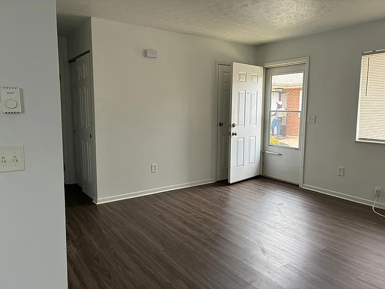 Waynedale Circle Apartments — Photo 28