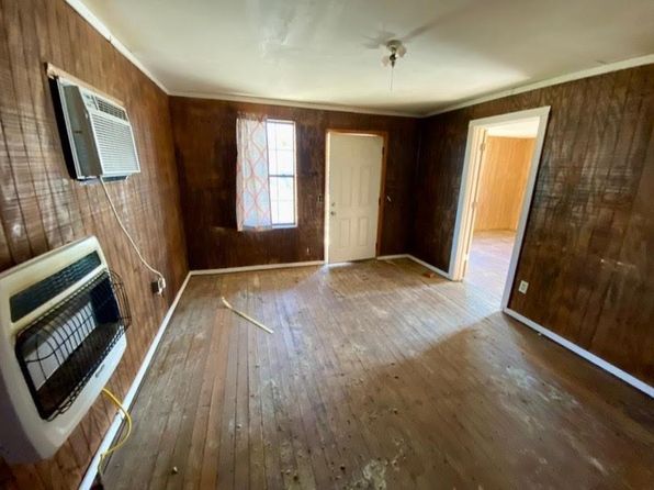 119 S 7th St, Okemah, OK 74859