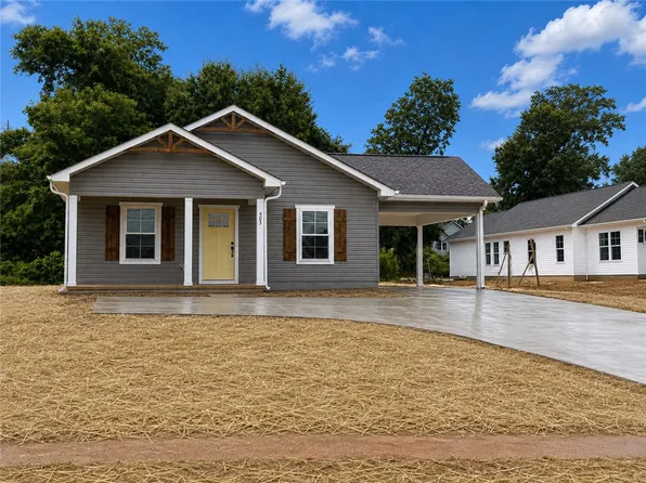 505 S Oak St, Seneca, SC 29678