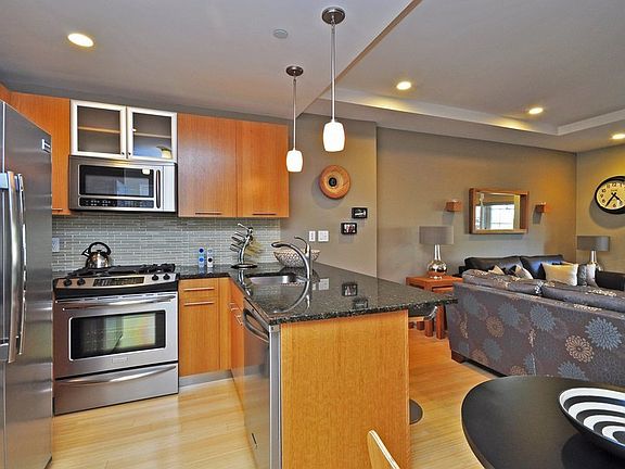 5th image of 2519 35th St APT 3D
