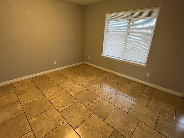 9405 Enid St — Photo 6