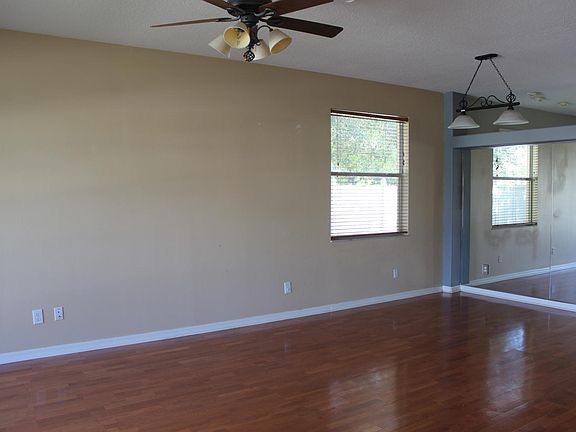 4th image of 353 Heather Hills Dr