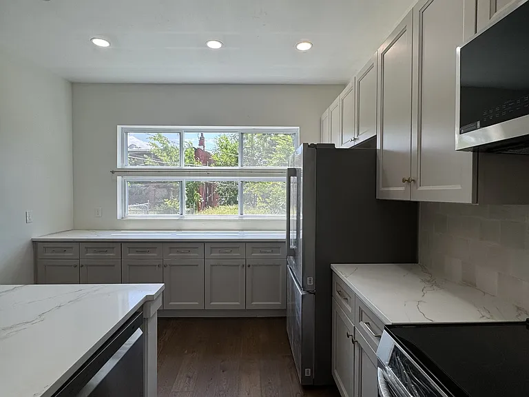 510 Winfield St — Photo 12