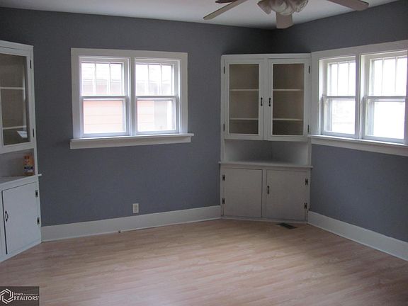 5th image of 302 N Benton St