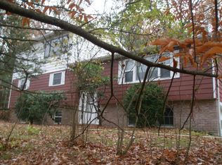 205 Deanne Ct, Brodheadsville, PA 18322