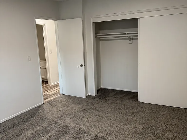 Oasis Apartments — Photo 23