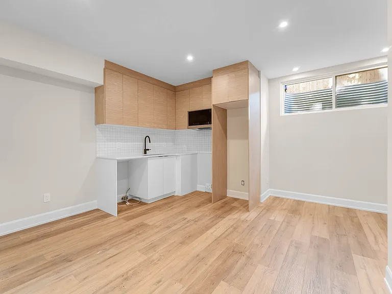 132 B Carillon St #B — Photo 4
