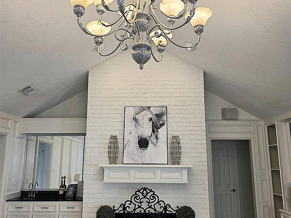 5th image of 3319 Sophora Pl