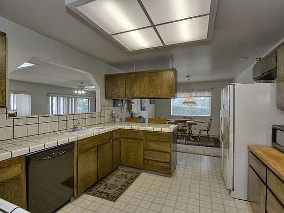 4th image of 17040 Oak Leaf Dr