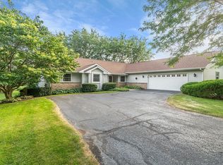 2003 Crystal Ln, Belvidere, IL 61008