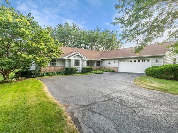 2003 Crystal Ln, Belvidere, IL 61008