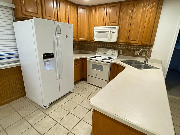 5696 Nightingale St — Photo 4