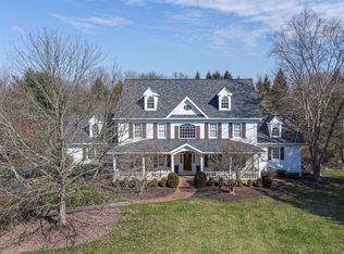 4 Sprucefield Ct, New Hope, PA 18938