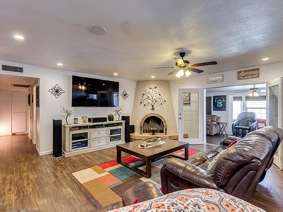 4th image of 2302 E Alameda Dr