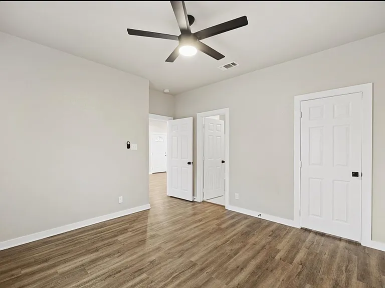 3105 W Jackson St — Photo 6