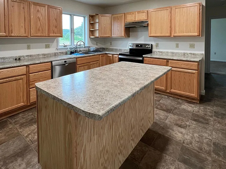 100 N Maple St — Photo 33
