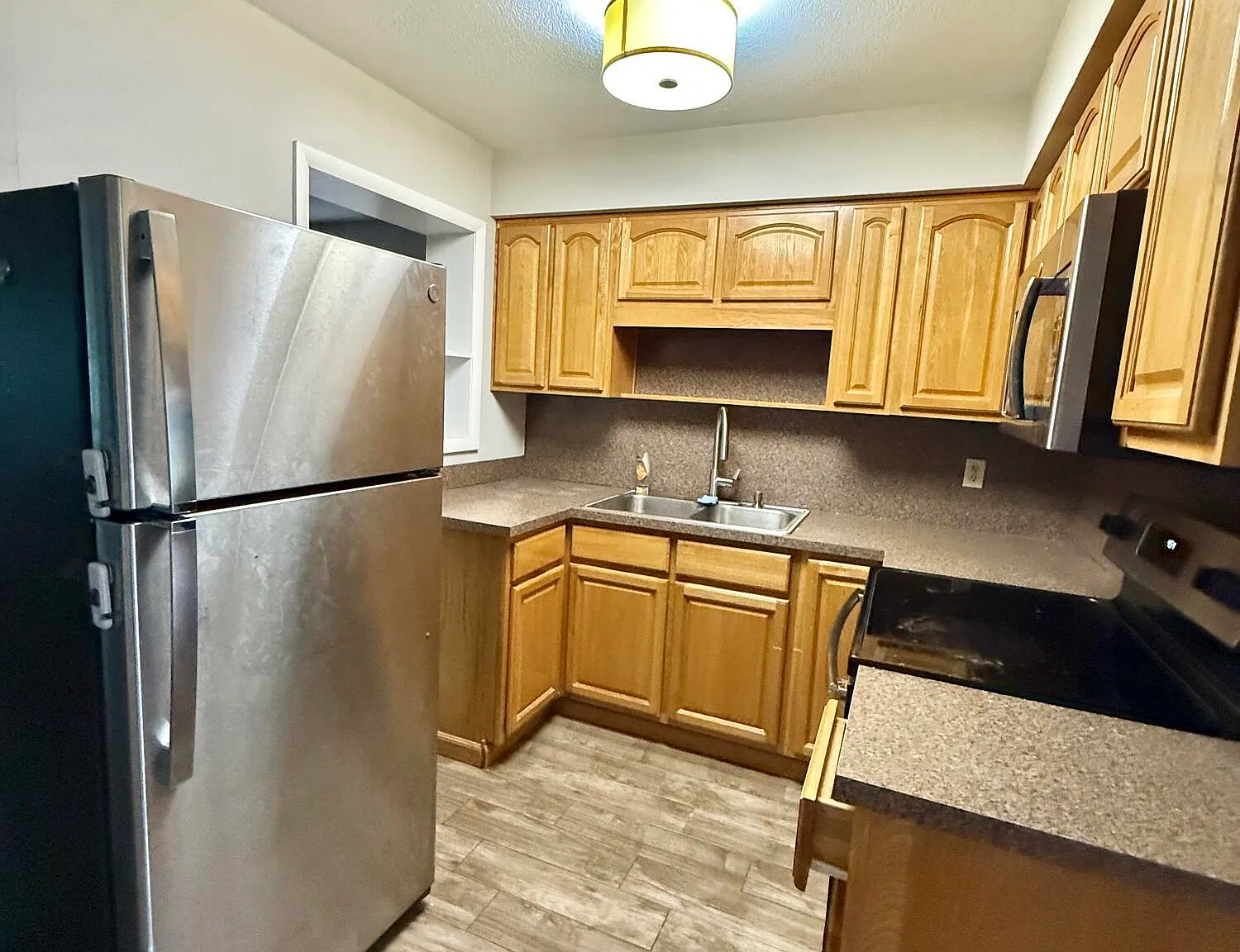 3 bed, 2.0 bath, 1278 sqft, $2,000 — Photo 3