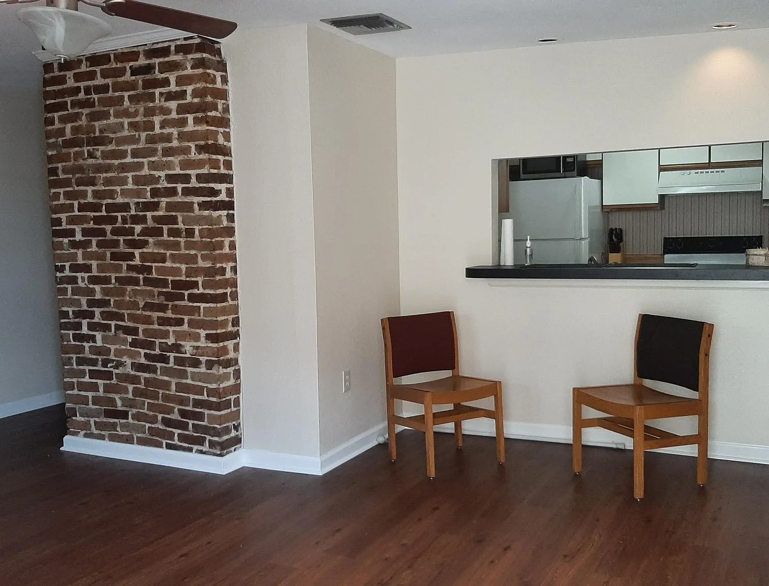 1 bed, 800 sqft, $1,300 — Photo 3