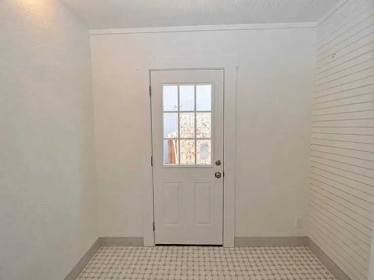 1136 E St — Photo 16