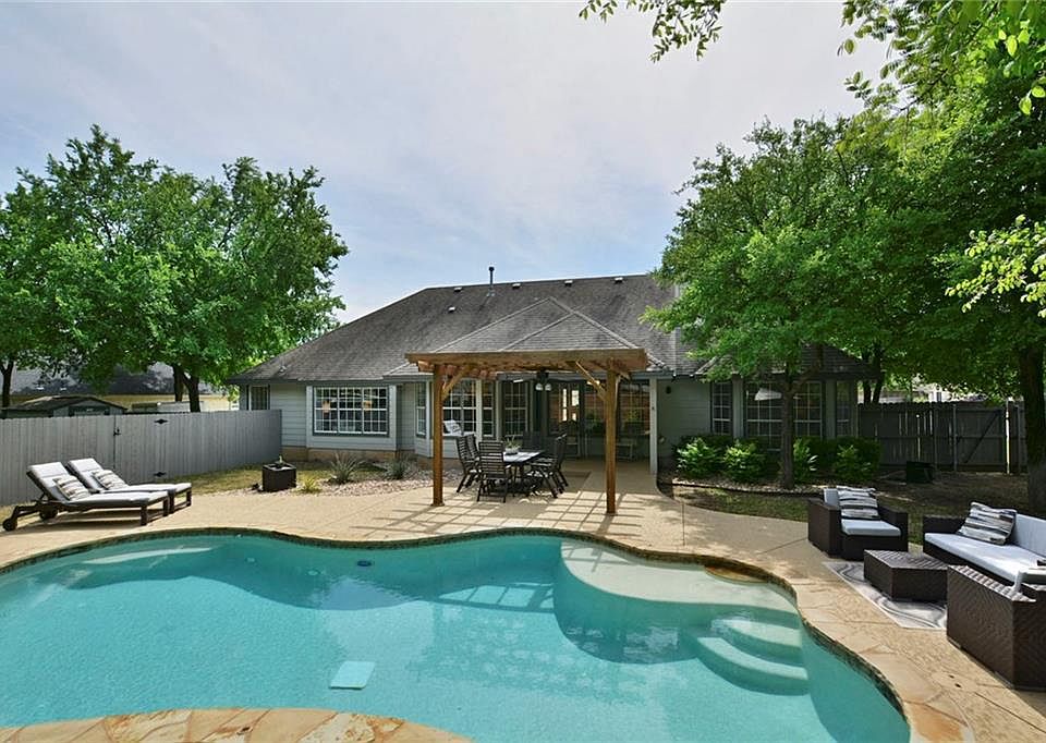 1st image of 3017 Parker Dr