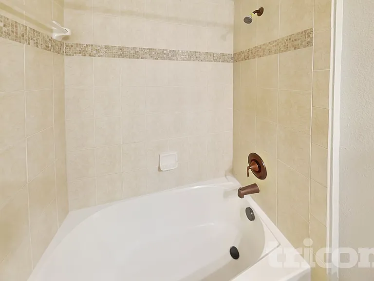 351 Fairmount Park Ct — Photo 15