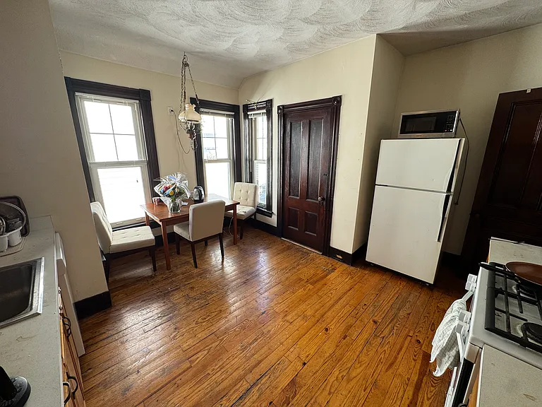 211 Holland St #3 — Photo 7