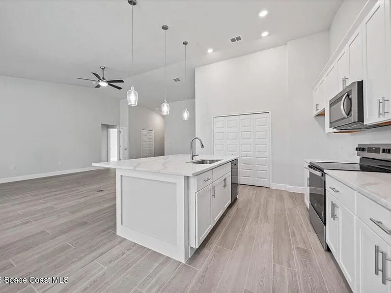 407 Cellini Ave NE — Photo 10