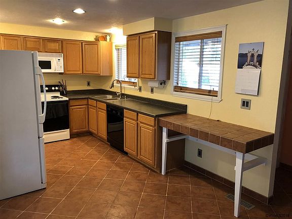 5th image of 3180 Flower Ave NE