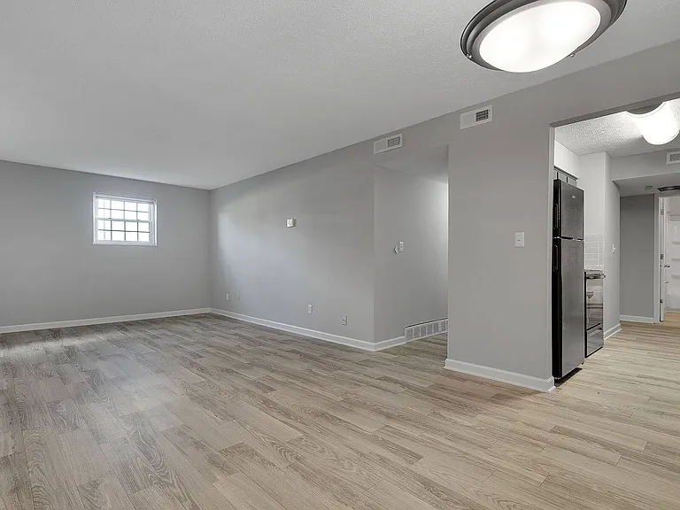 Springhurst East Apartments — Photo 15