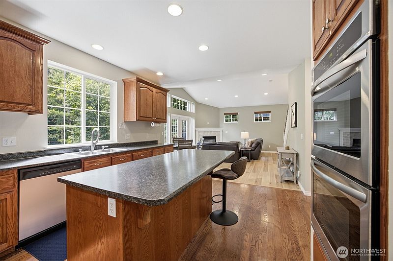 4th image of 10 Topside Court