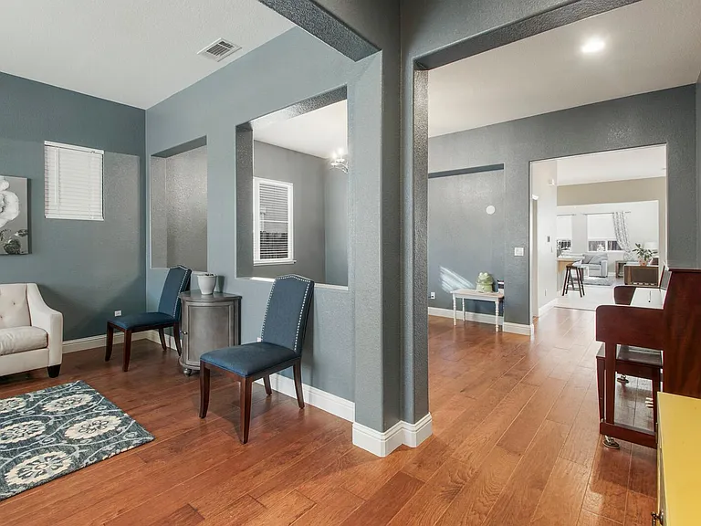 4352 Middlefield Dr — Photo 10