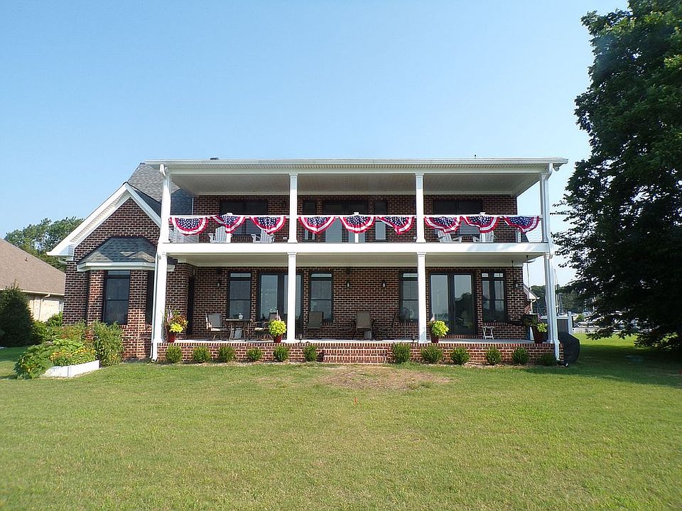 1st image of 8018 Yacht Haven Rd