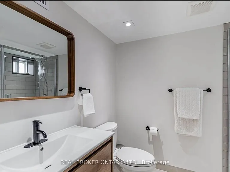 25 Newlin Cres #LOWER — Photo 5