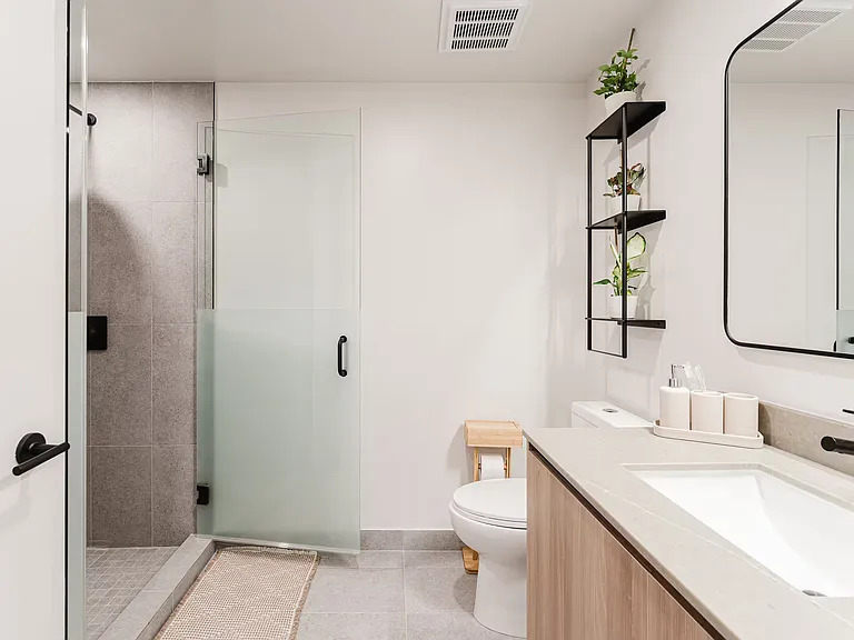 121 NE 5th St #311 — Photo 5