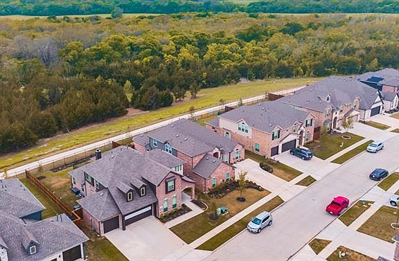 4th image of 1100 Fargo Dr