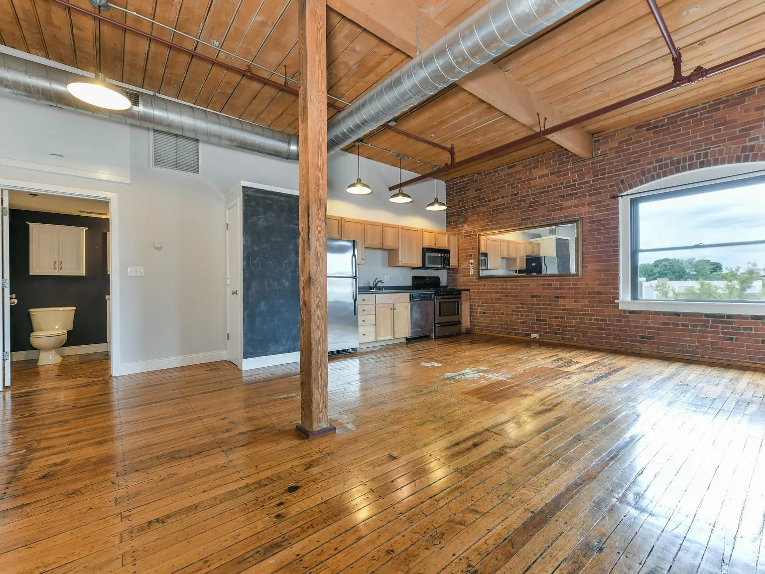 3 bed, 1015 sqft, $4,000 — Photo 2