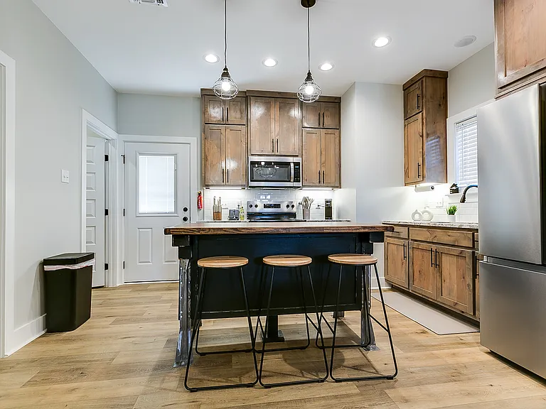 1045 Holiday Dr — Photo 11