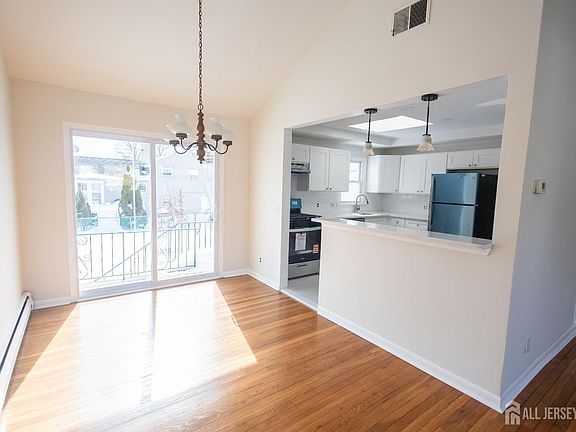 4th image of 9 Bernath St