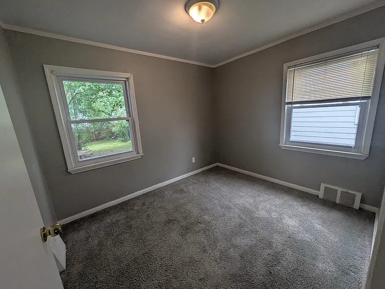 23819 Tawas Ave — Photo 8