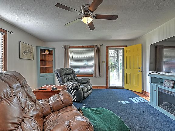 5th image of 1045 Moorland Ave