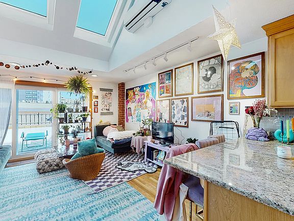 3rd image of 51 Hemenway St APT 6