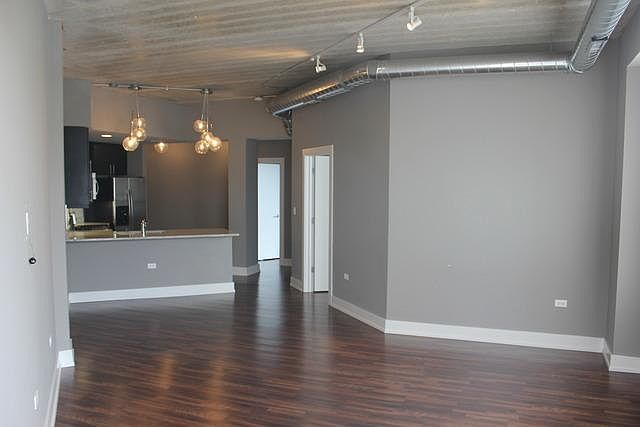 1st image of 3201 W Leland Ave #209