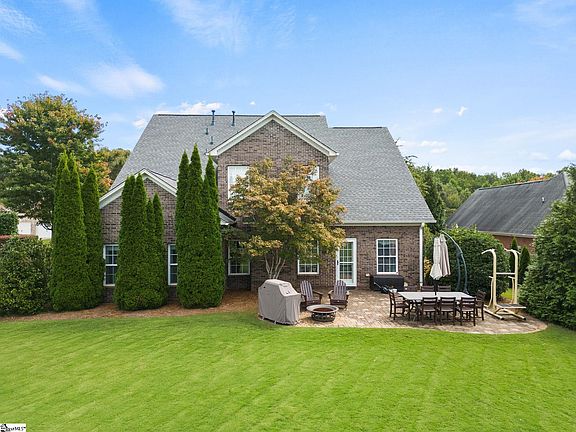 3rd image of 211 Haddington Ln