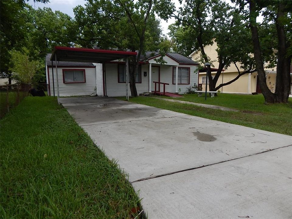 Front driveway and carport