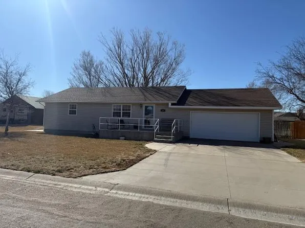 517 W Zuni Ave, Satanta, KS 67870